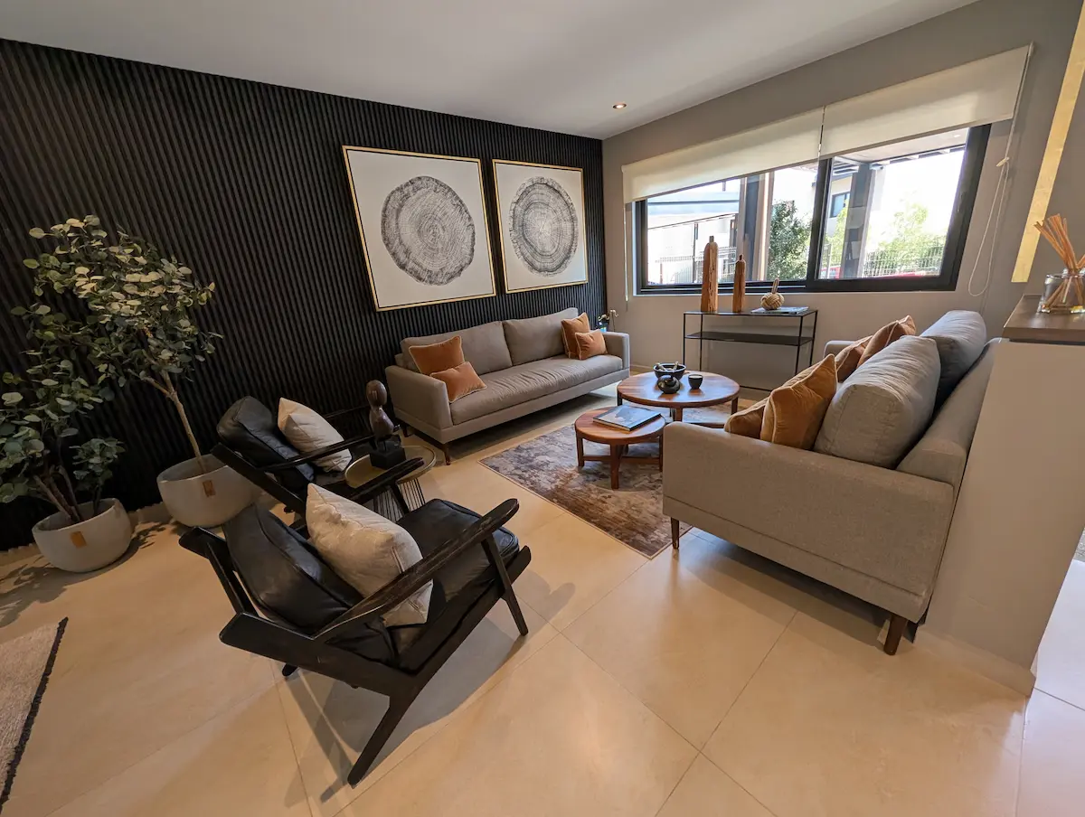 PXL_20251126_175857635