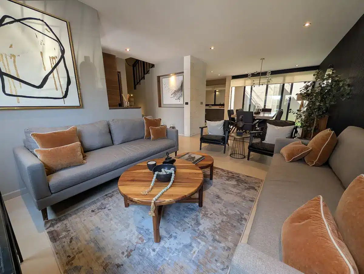 PXL_20251126_175921256