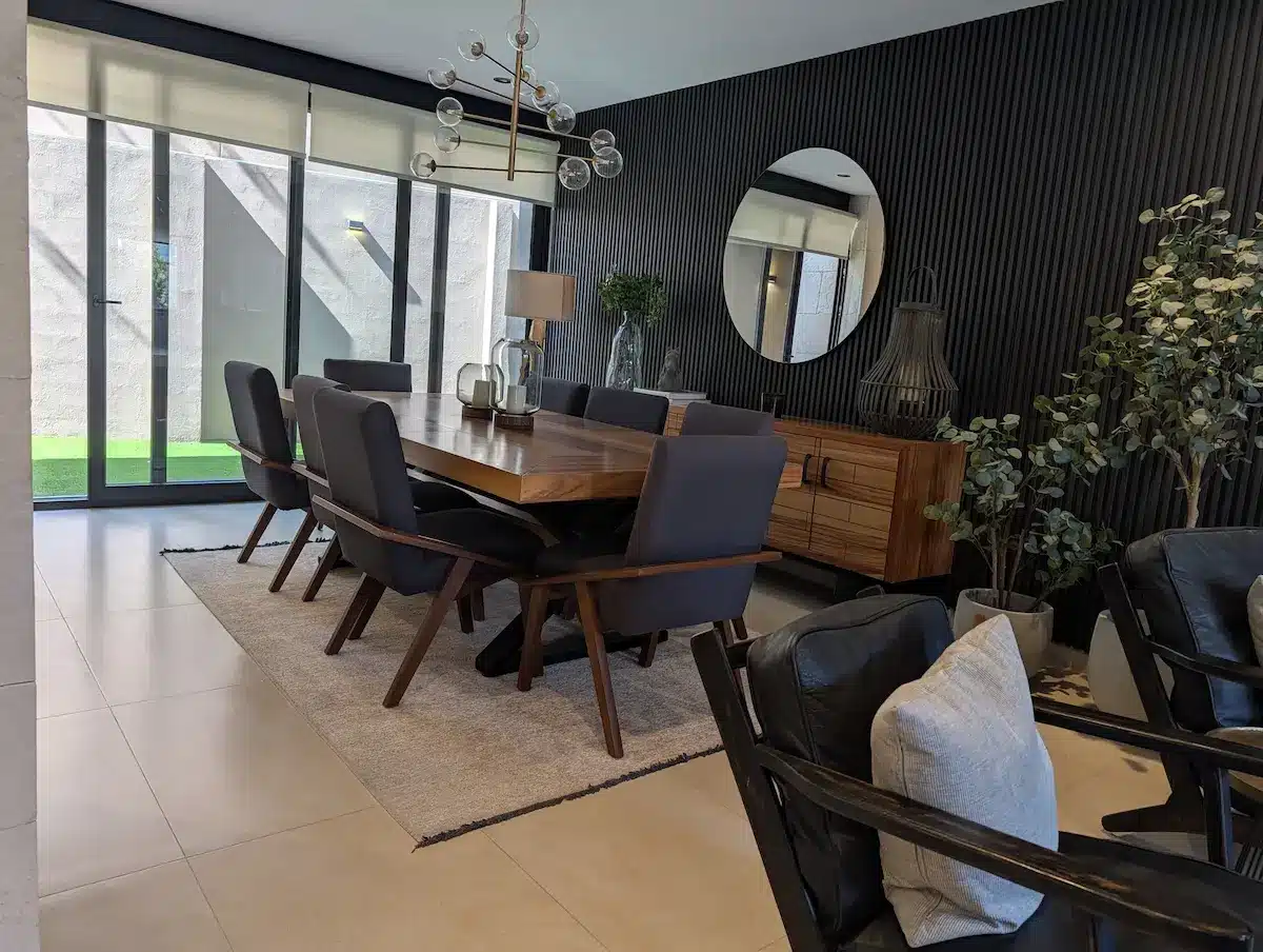 PXL_20251126_180041557