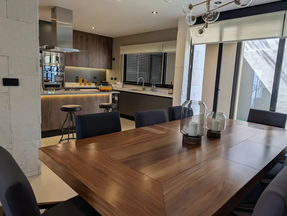 PXL_20251126_180136404.MP