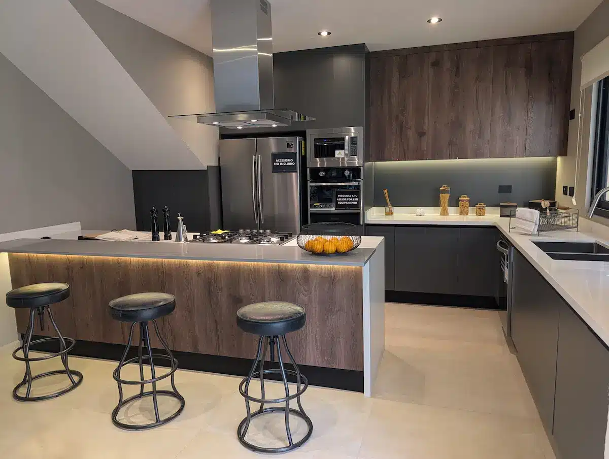 PXL_20251126_180215705 (1)