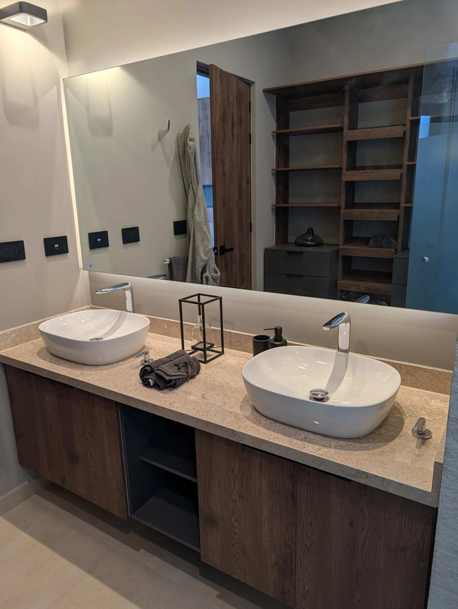 PXL_20251126_181634245