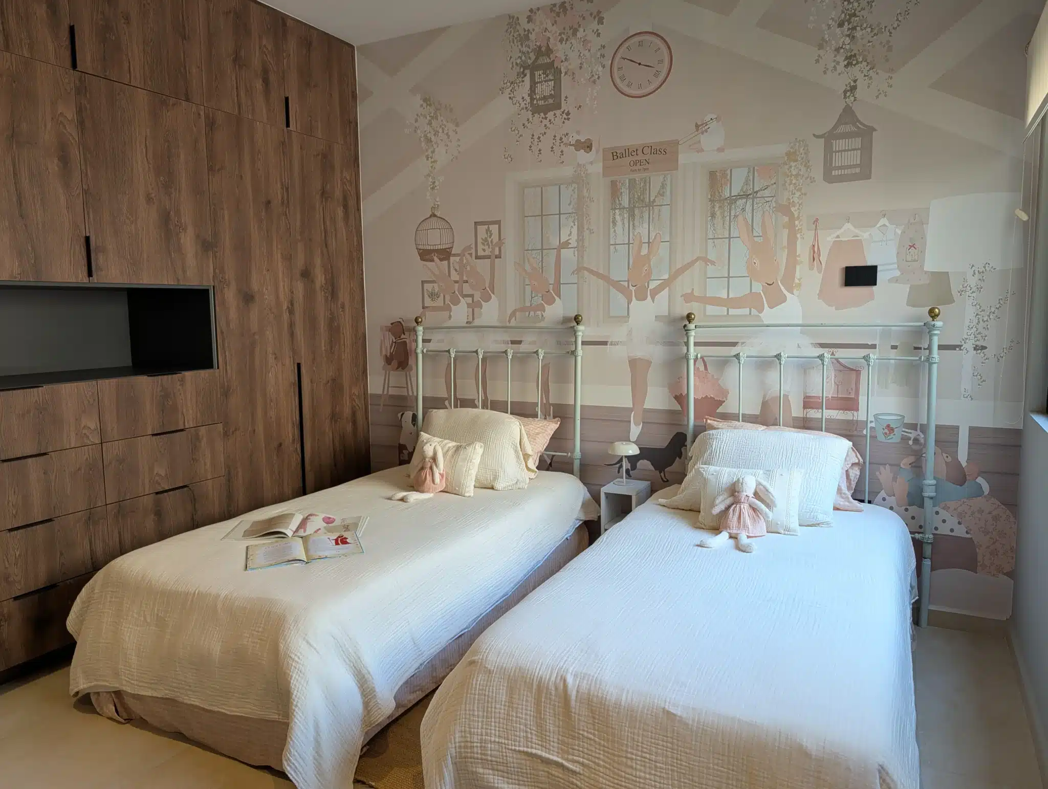 PXL_20251126_182200174