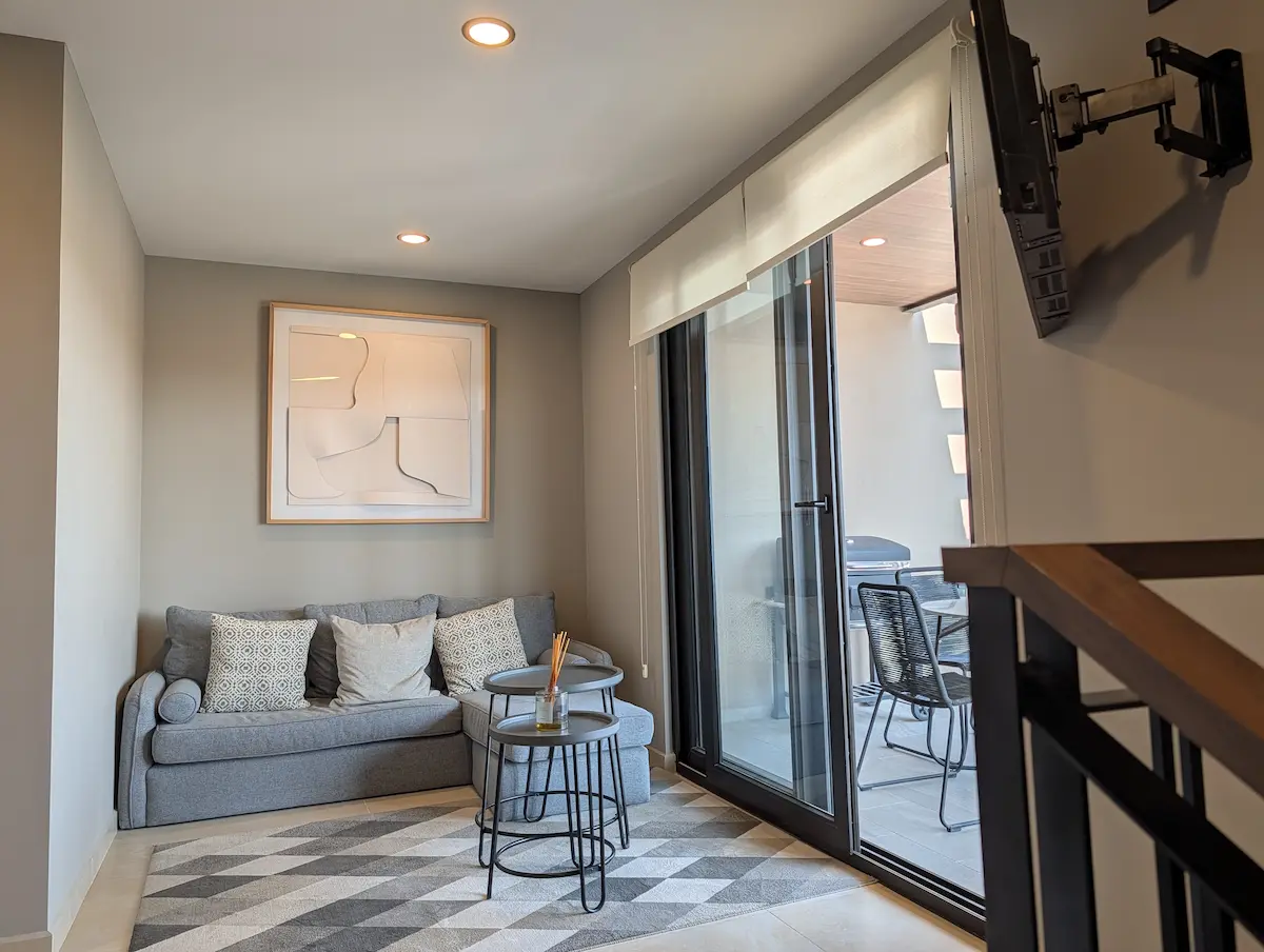 PXL_20251126_182356577