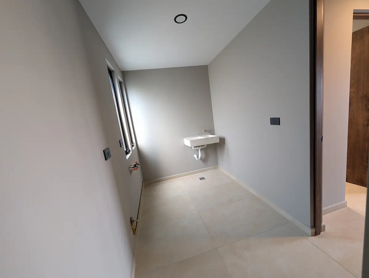 PXL_20251126_182754934