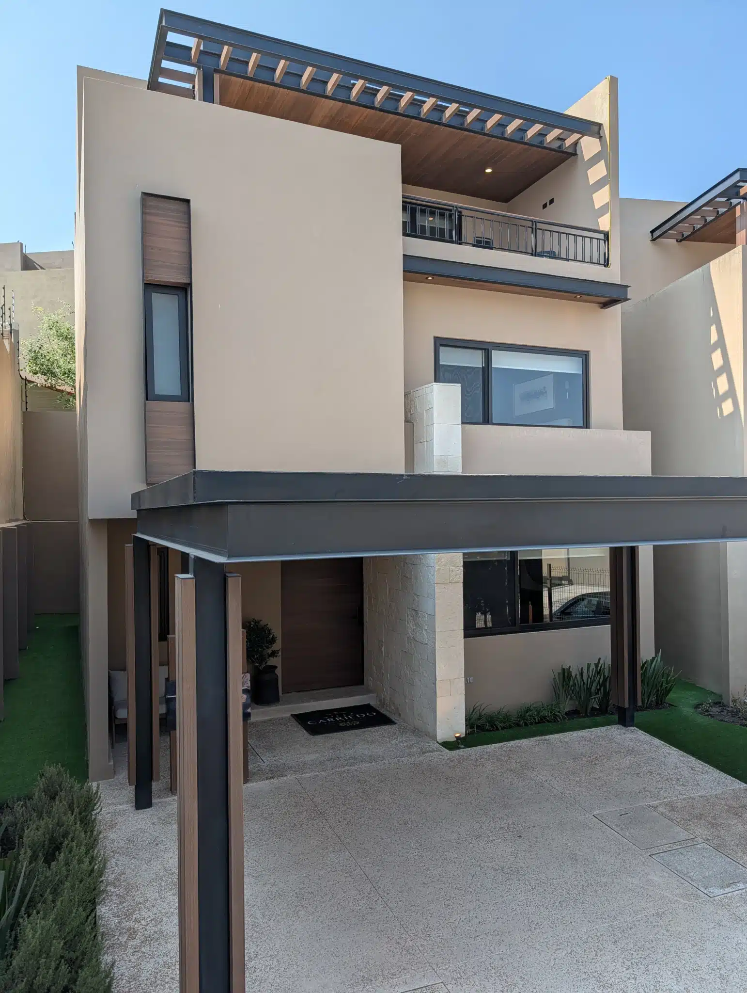 PXL_20251126_183915994