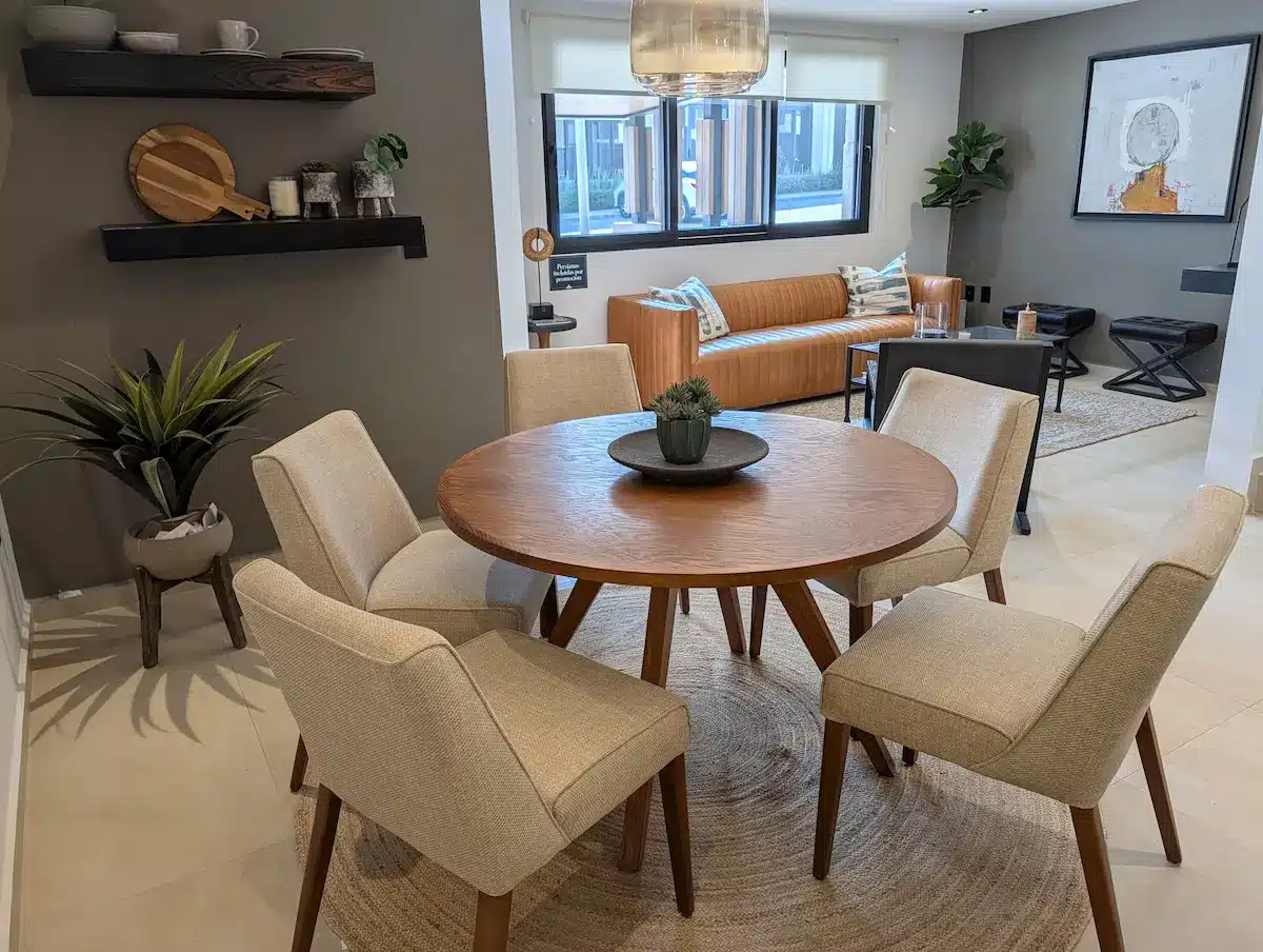 PXL_20251126_185242446