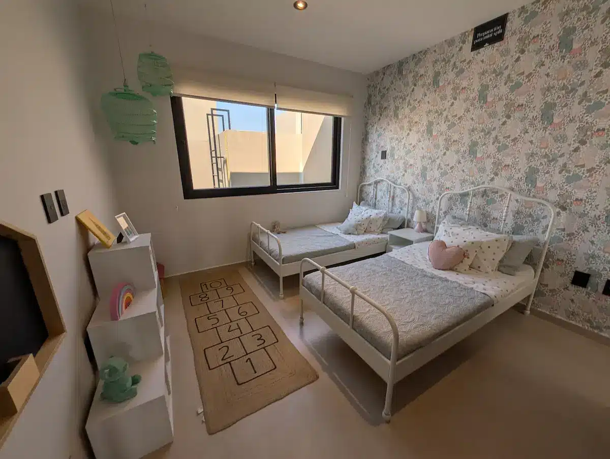 PXL_20251126_190059881