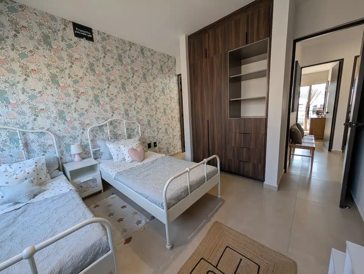 PXL_20251126_190135279