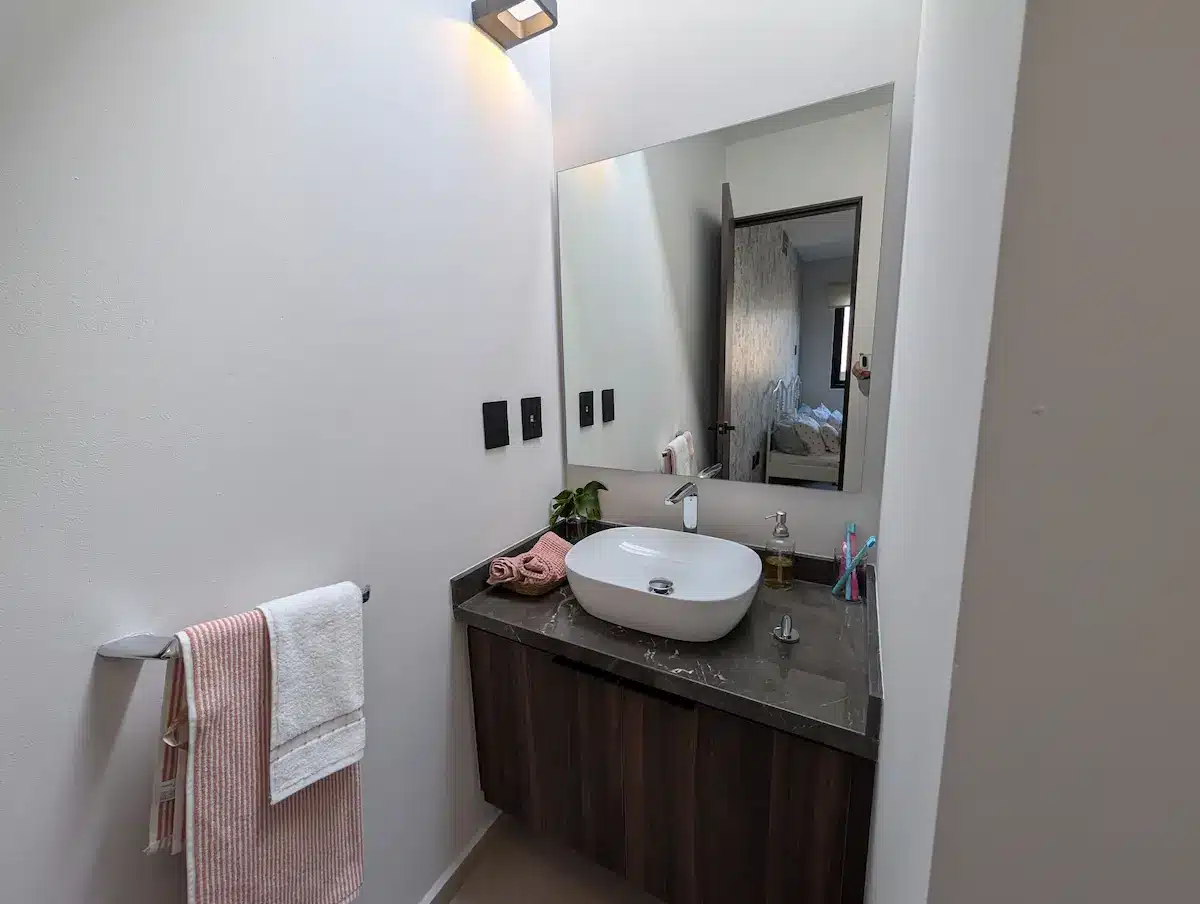 PXL_20251126_190238385