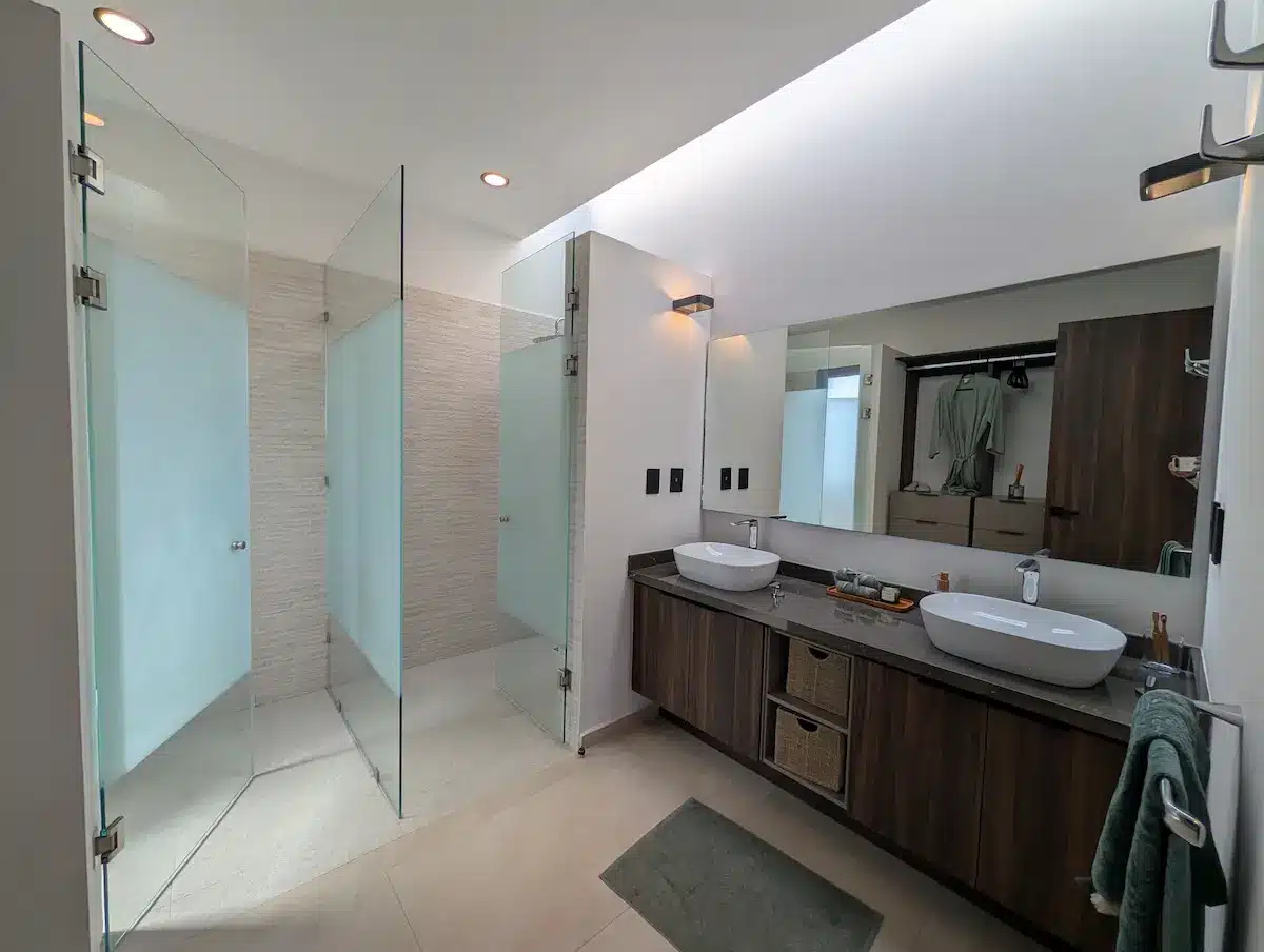 PXL_20251126_190438657