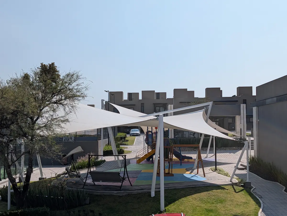 PXL_20251126_190628136