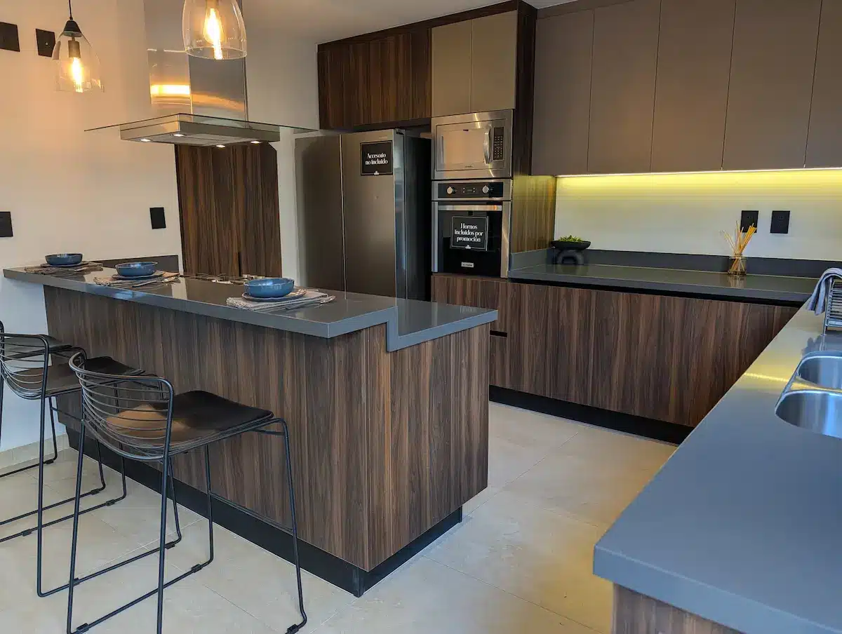 PXL_20251126_191544875