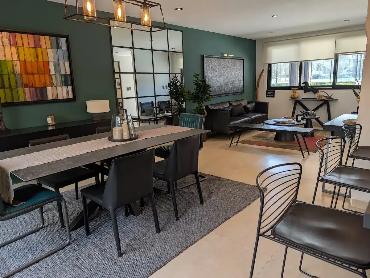 PXL_20251126_191644636