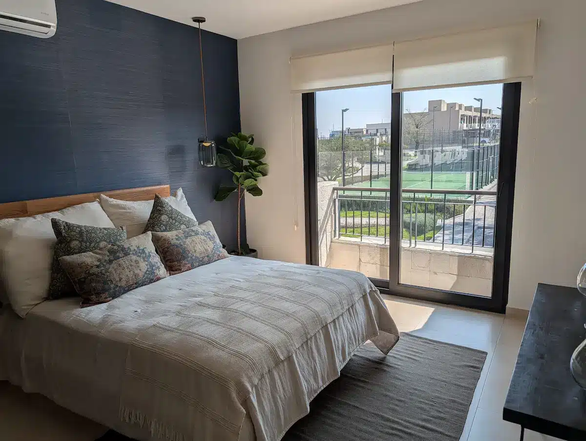 PXL_20251126_192040360