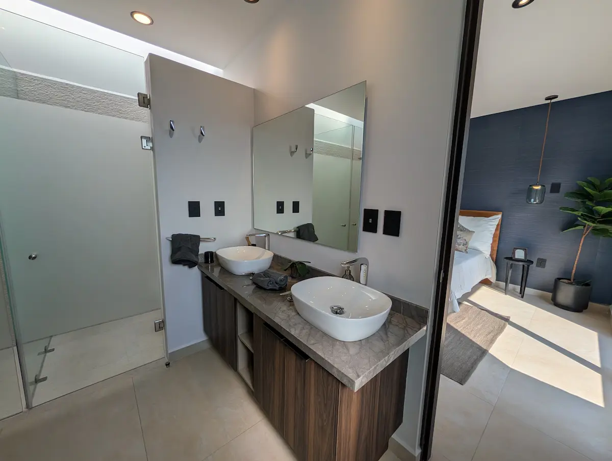 PXL_20251126_192200553