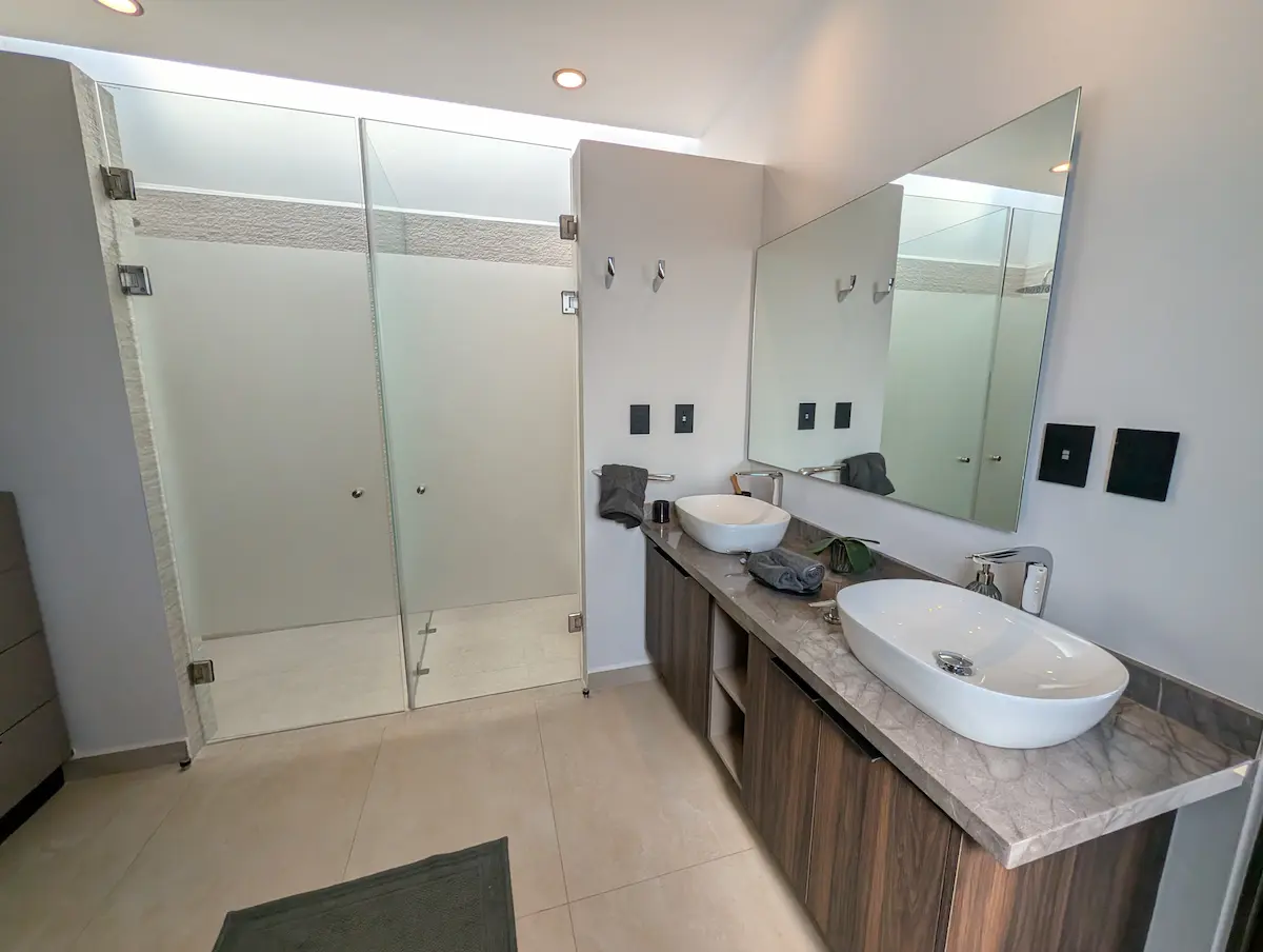 PXL_20251126_192207439