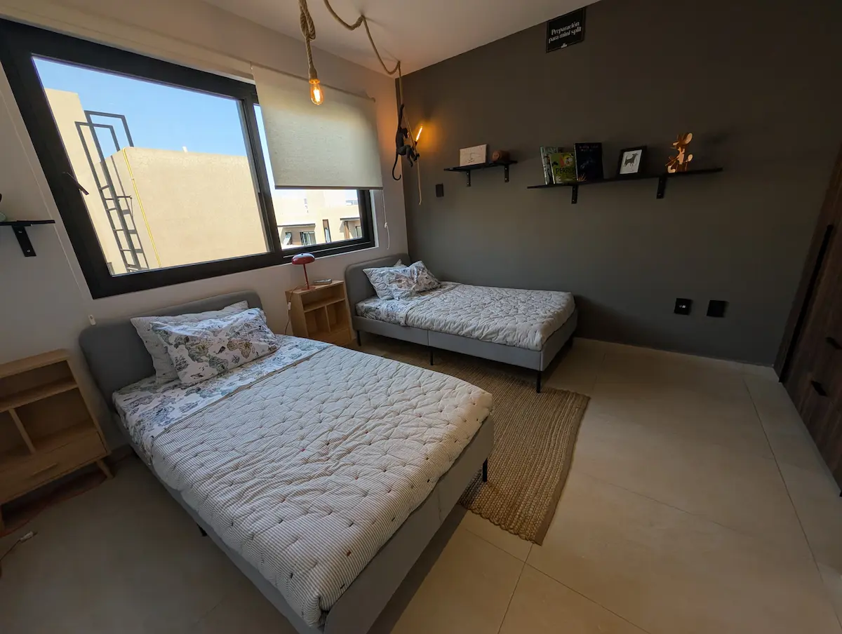 PXL_20251126_192348090