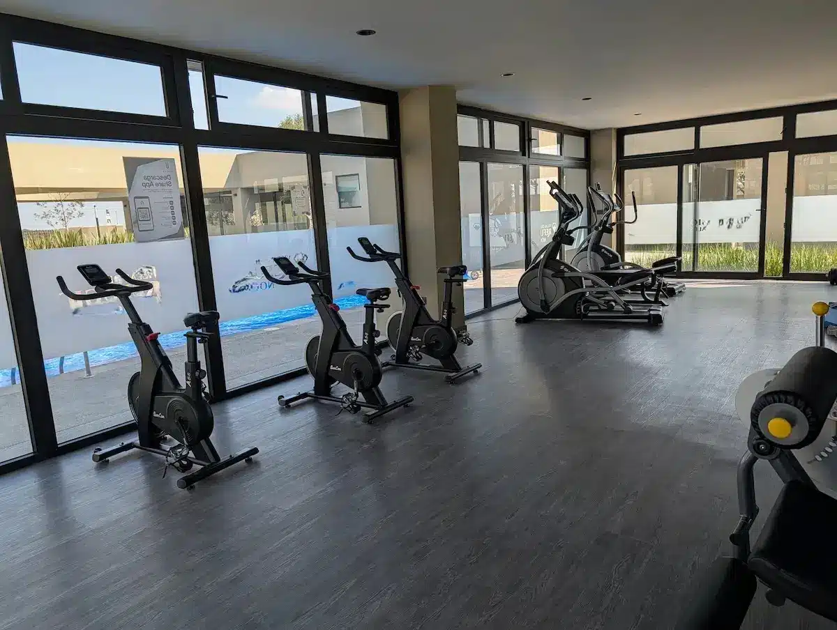 PXL_20251126_201001711 gym