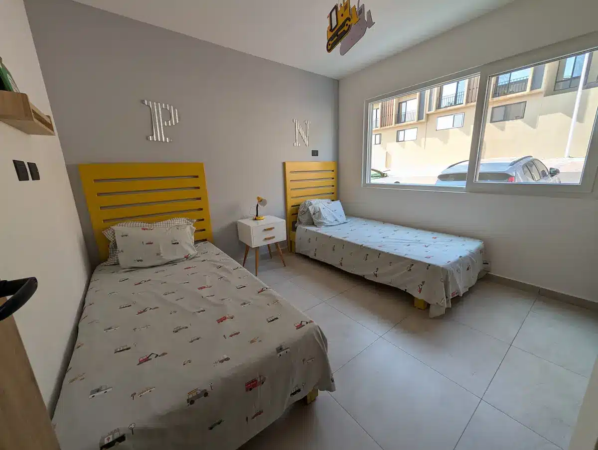 PXL_20251126_201857690