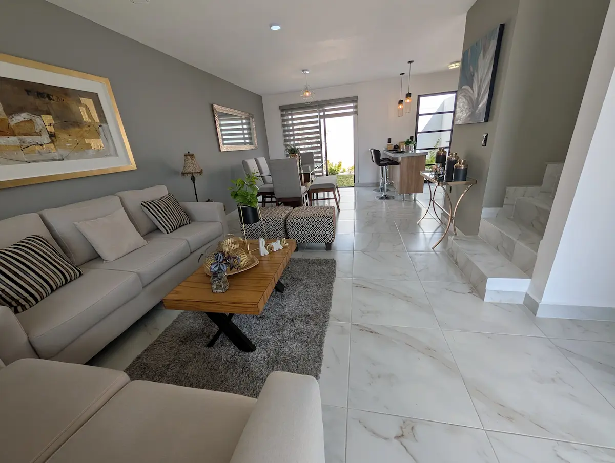 PXL_20251210_184203214