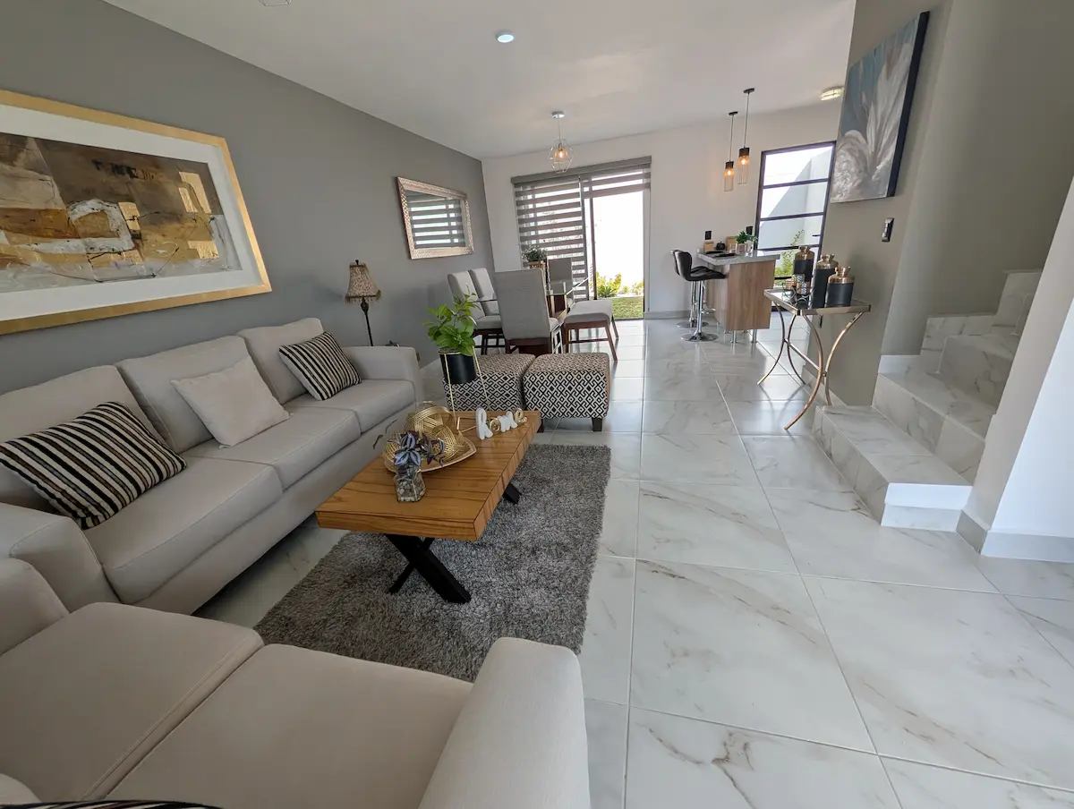 PXL_20251210_184207185