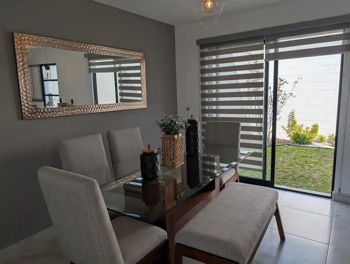 PXL_20251210_184234125