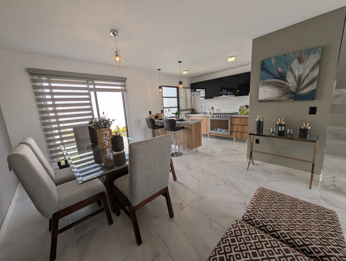 PXL_20251210_184256091