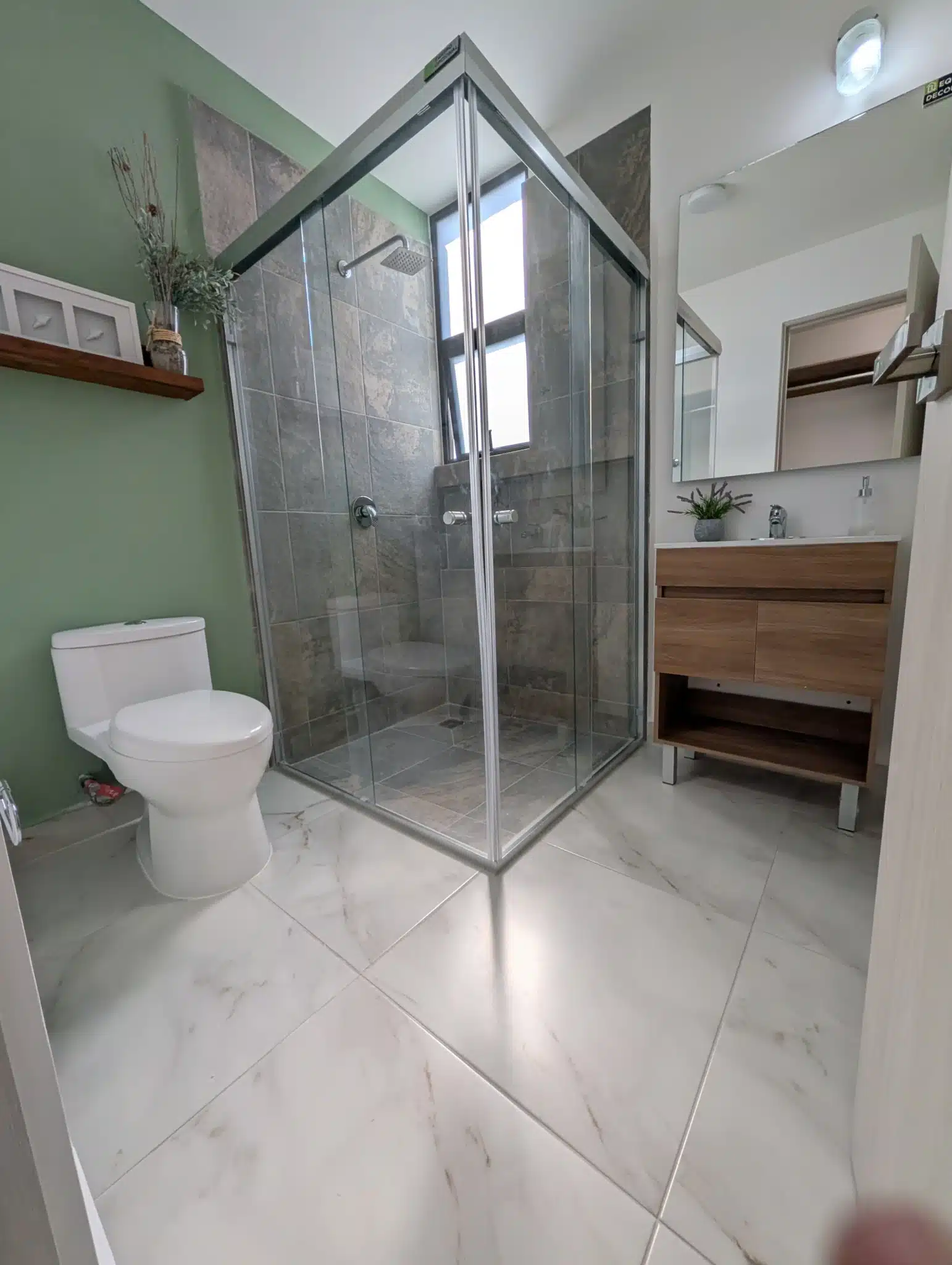 PXL_20251210_184744994