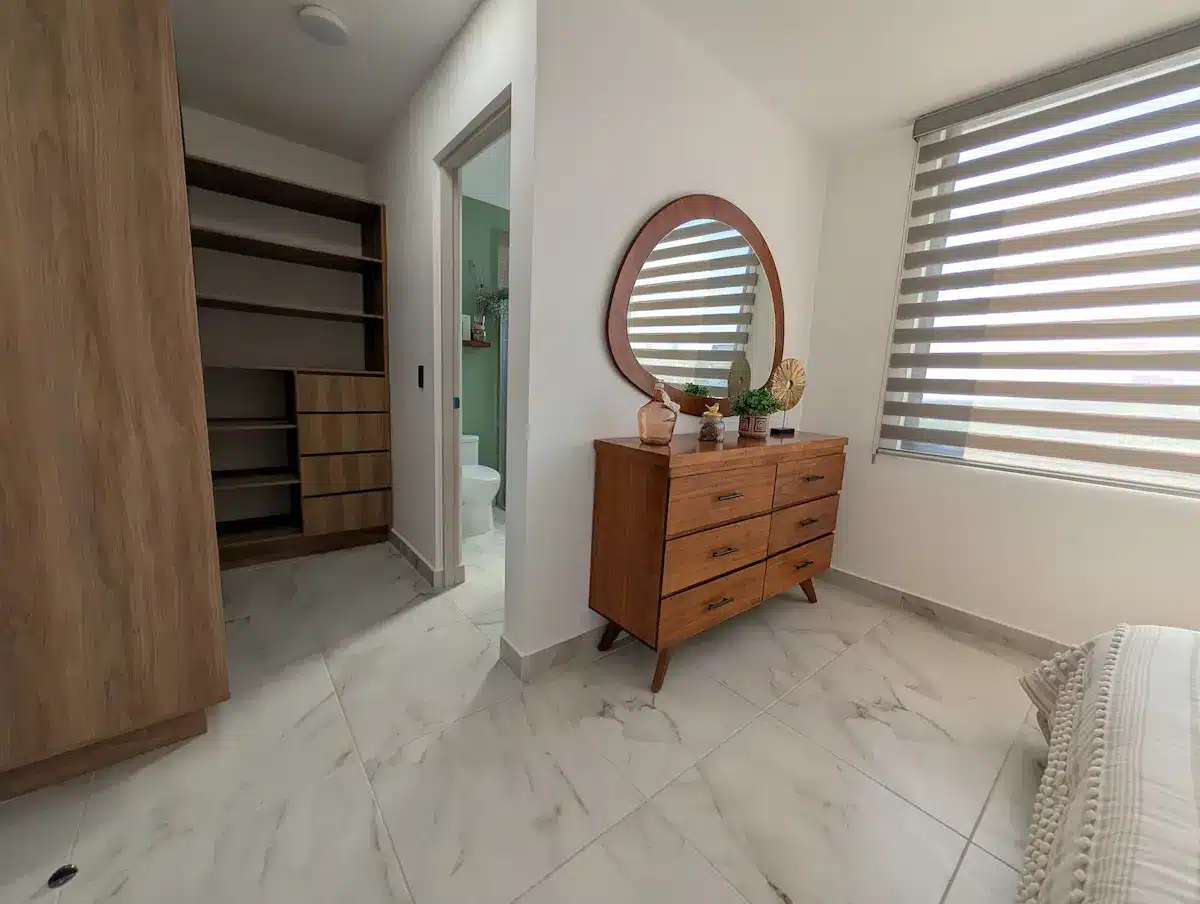 PXL_20251210_184849181