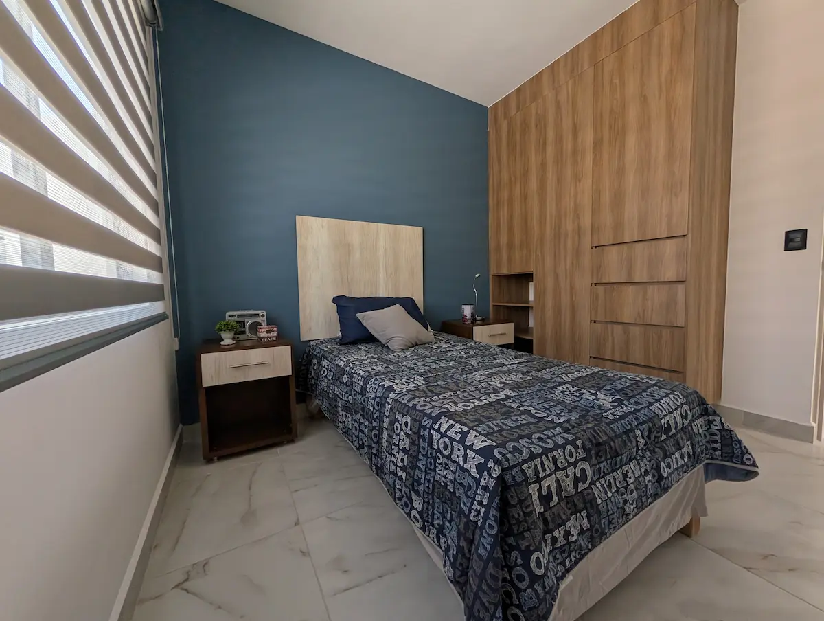 PXL_20251210_184936229