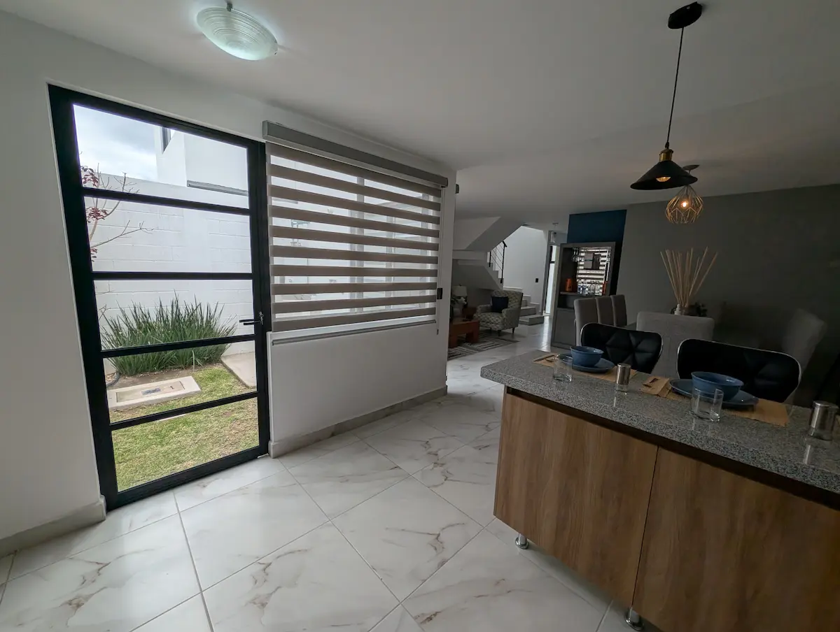 PXL_20251215_184926710