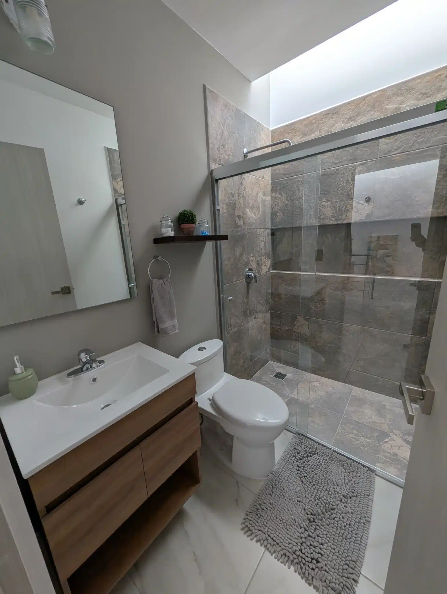 PXL_20251215_185200148