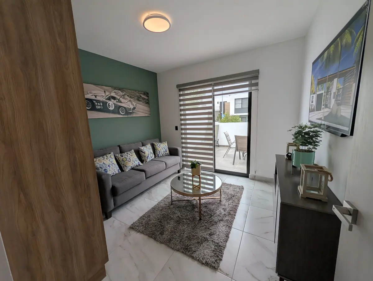 PXL_20251215_185208797.MP