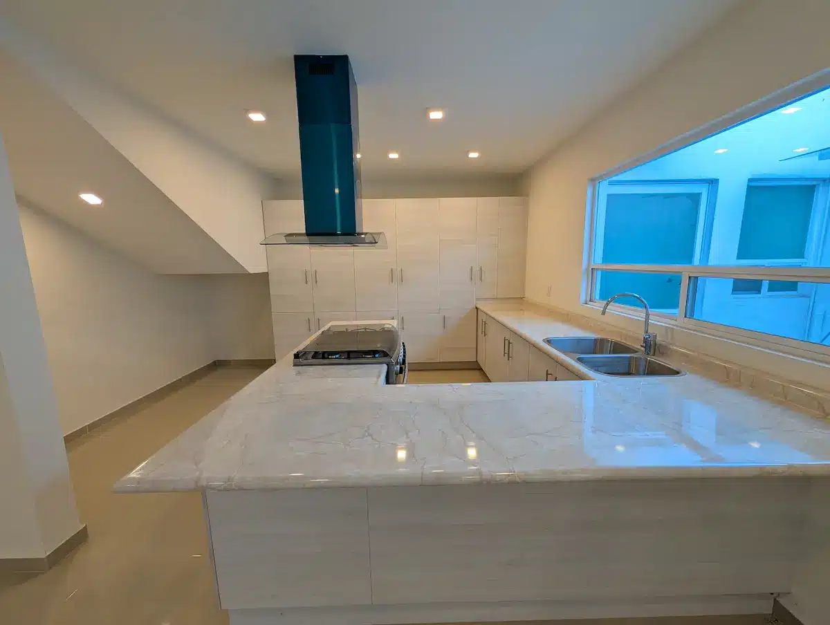 PXL_20251219_233721330