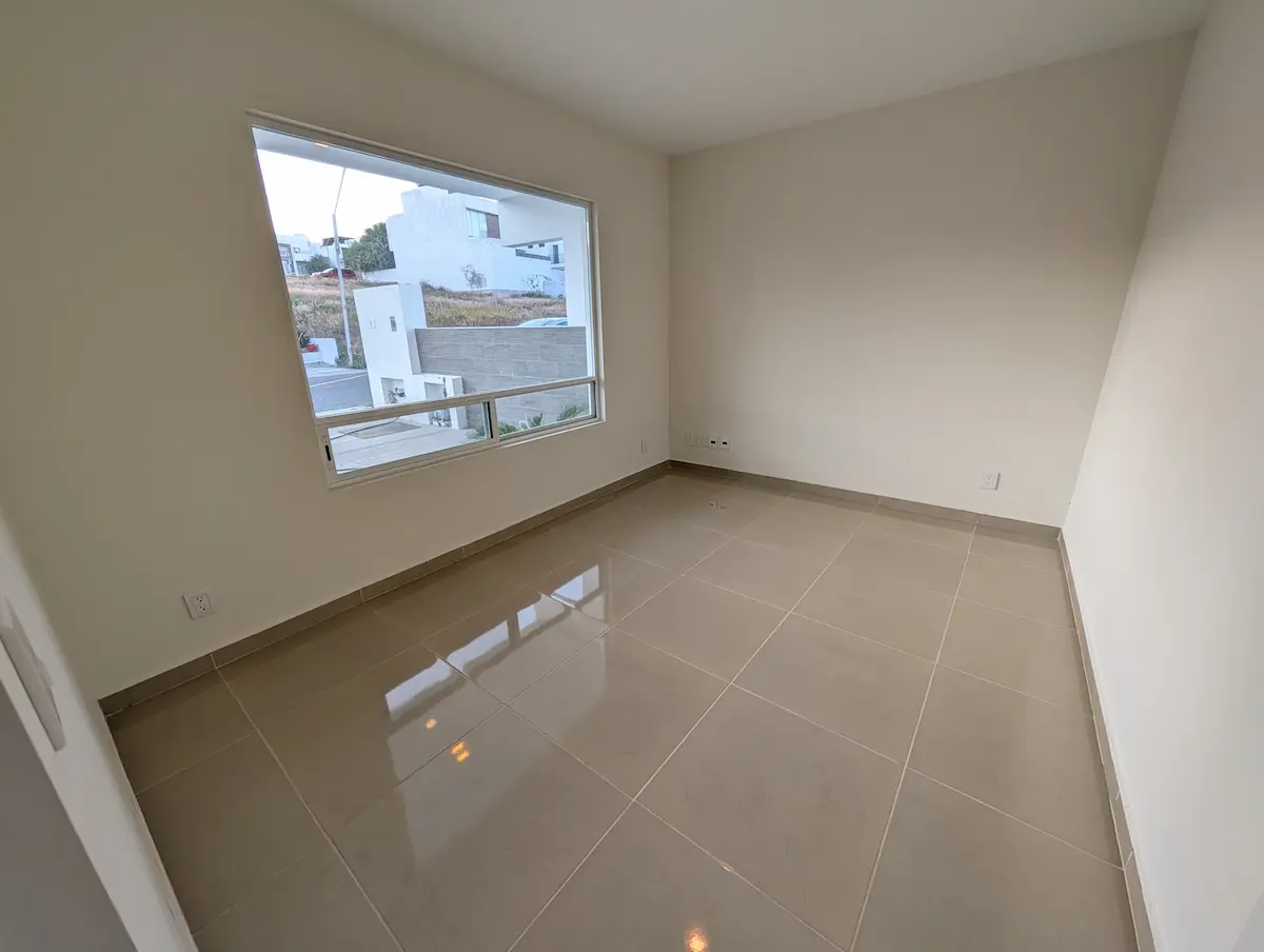 PXL_20251219_233802029