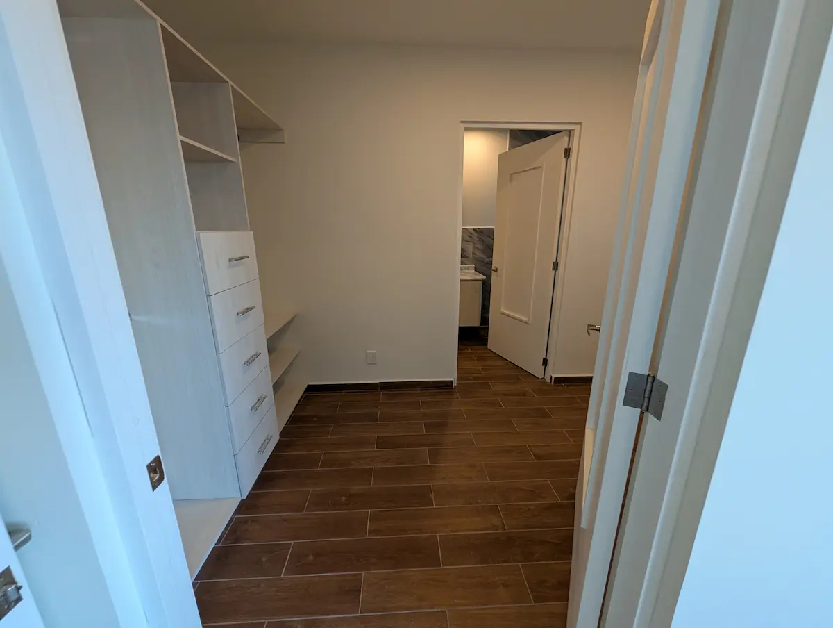 PXL_20251219_234009786