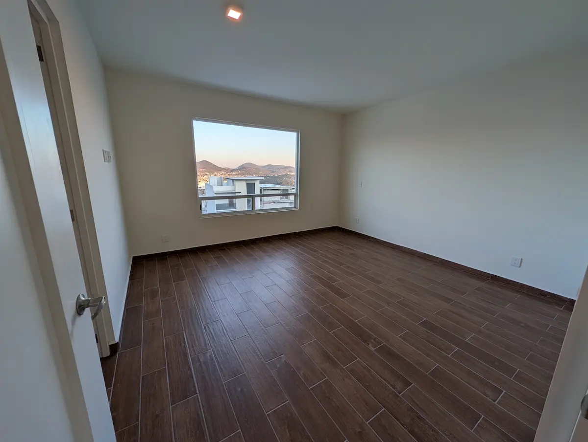 PXL_20251219_234321868