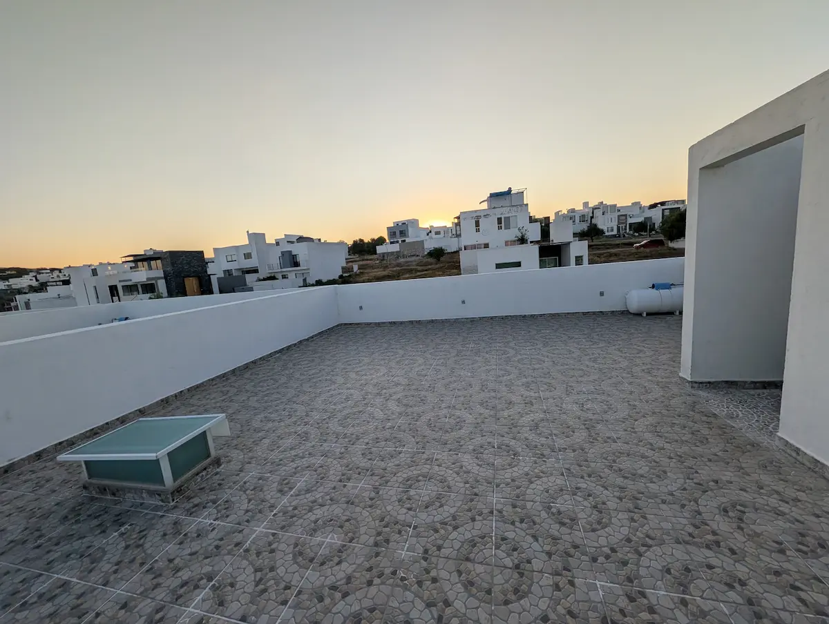 PXL_20251219_234433278